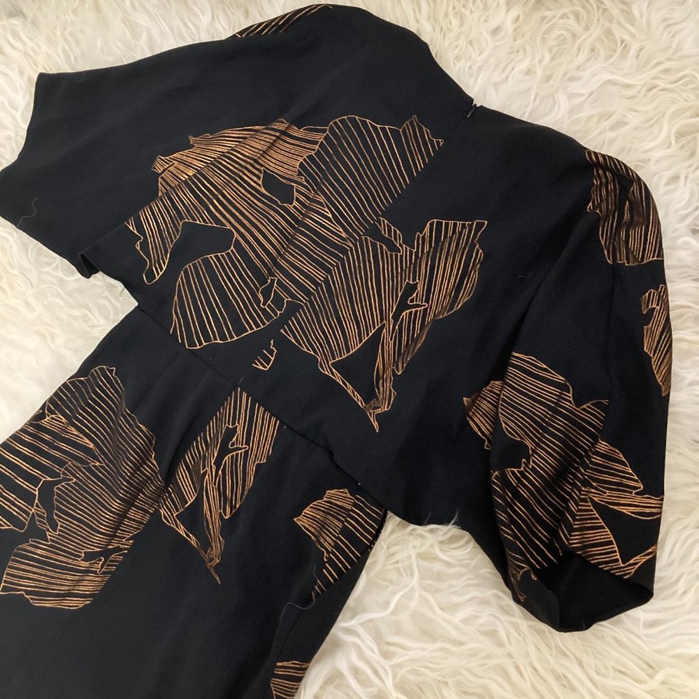 HALSTON HERITAGE Kimono-sleeve Faux-wrap Printed Dress In Black Antique - Picture 14 of 15